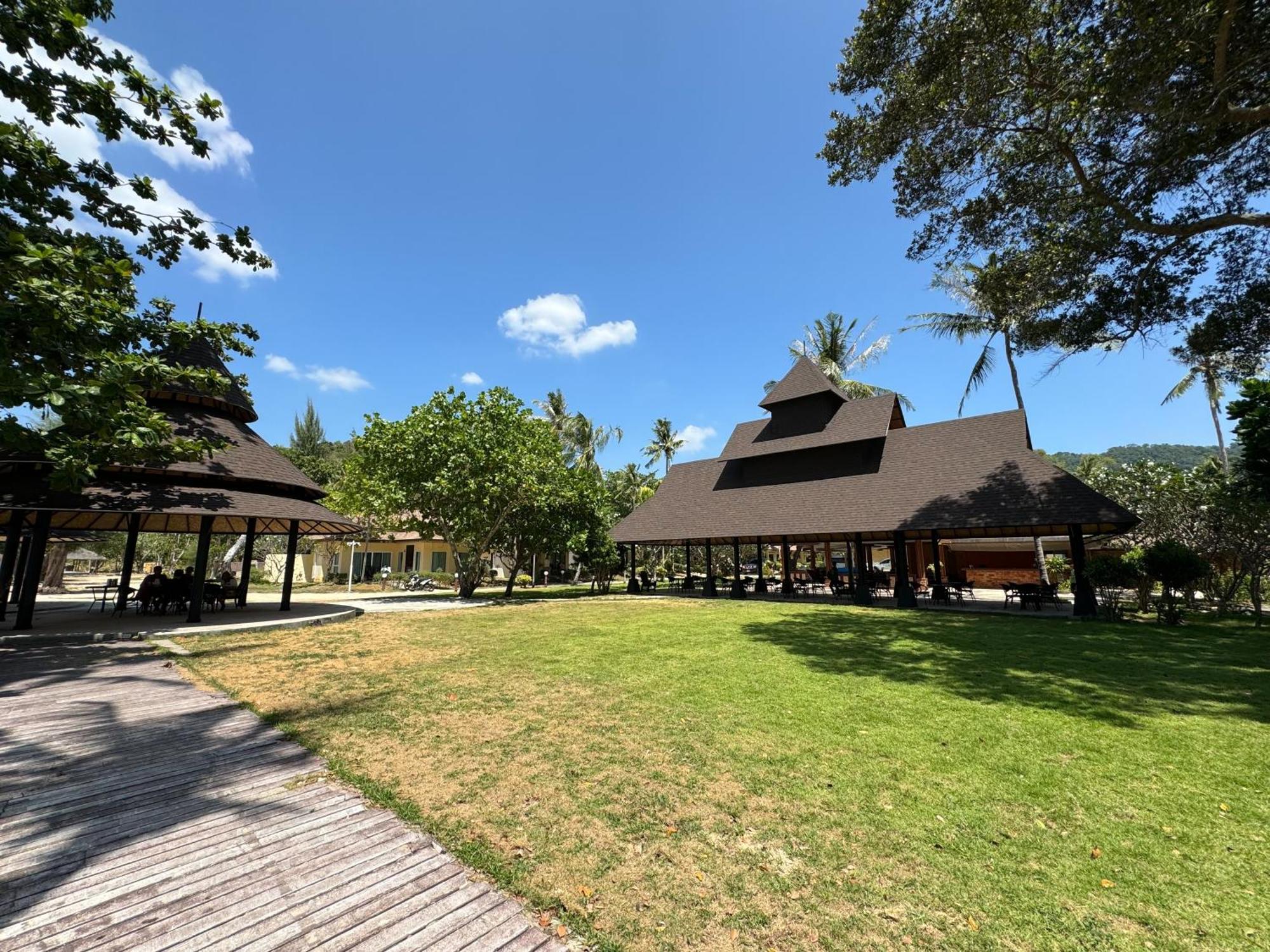 Beach Bungalow At Lanta Resort Ko Lanta Kültér fotó