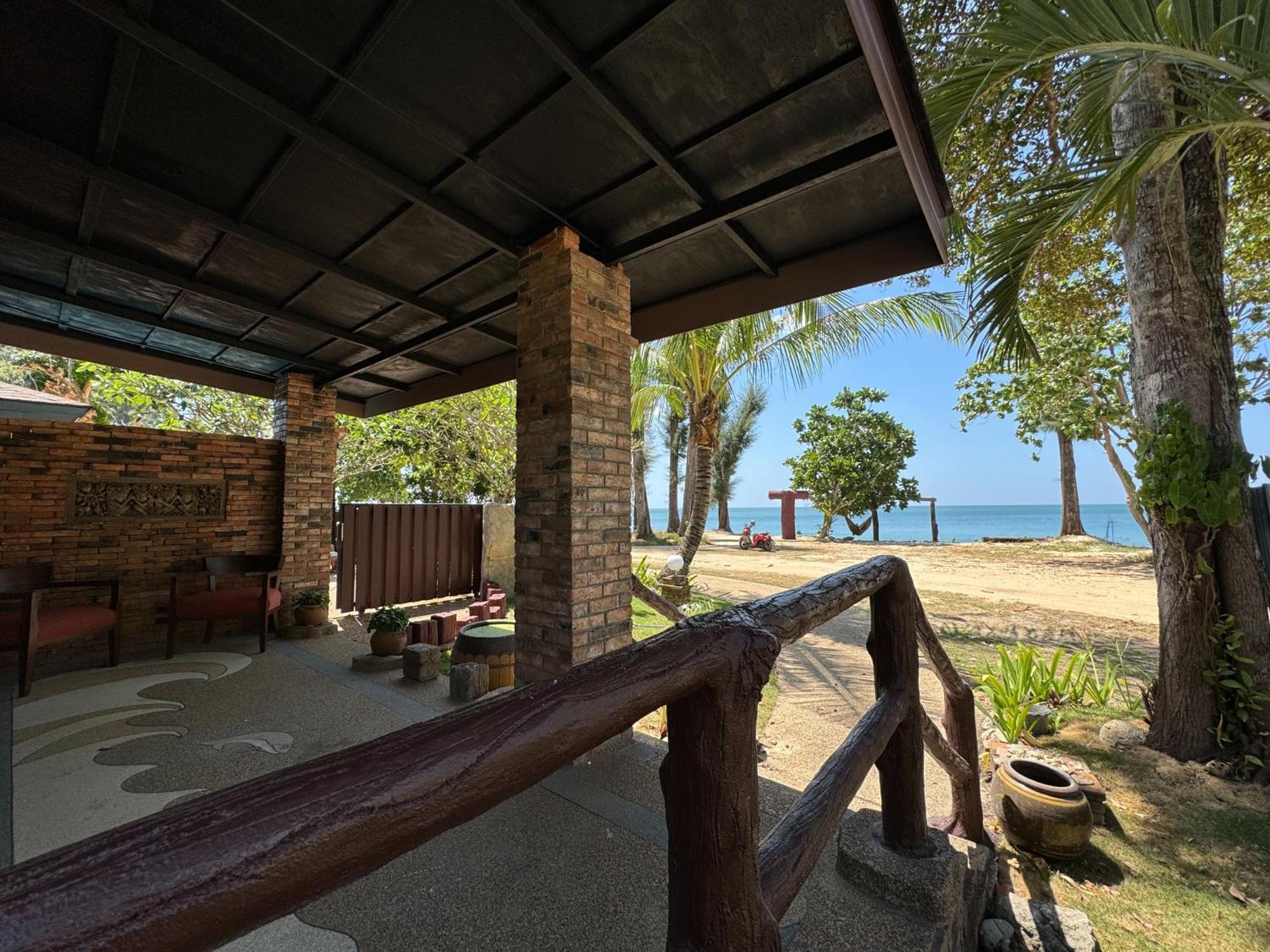 Beach Bungalow At Lanta Resort Ko Lanta Kültér fotó